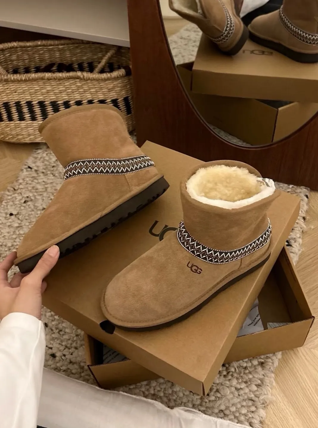 Local 💰520 UGG new moon model has arrived. The most convenient snow boots to put on and take off. Size 3536 37 38 39 40#